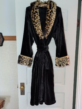 Black Plush Glam Robe with Faux Leopard Trim - Luxe Mob Wife XL